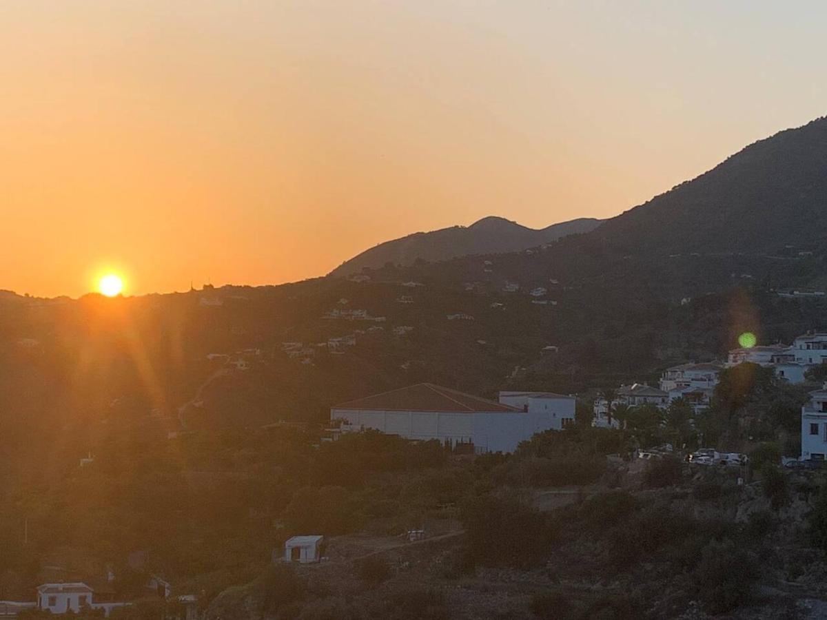 Casita Frigiliana - Stunning New Apartment With Views With Private Parking Space Dış mekan fotoğraf