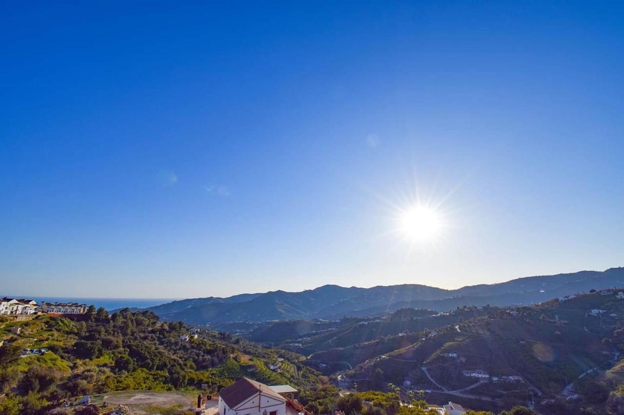 Casita Frigiliana - Stunning New Apartment With Views With Private Parking Space Dış mekan fotoğraf